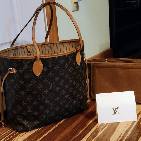 Louis Vuitton Handbags - Beautiful Louis Vuitton Neverfull MM w/ New Orgainizer & Receipt!